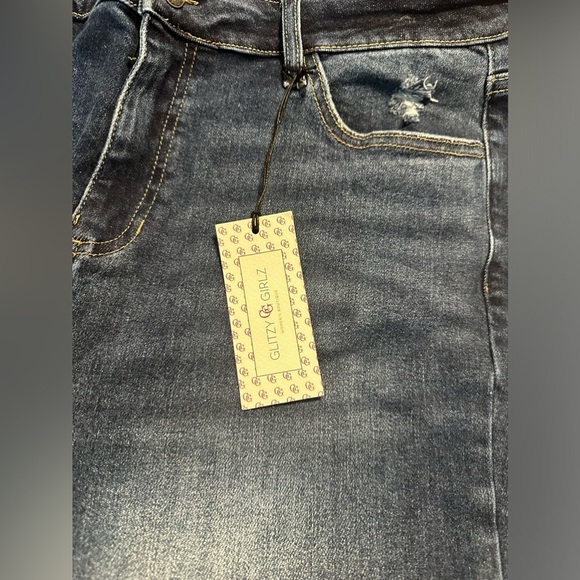 NWT-Plus Size Stretchy Destroyed Silhouette Denim Jeans - Picture 7 of 8